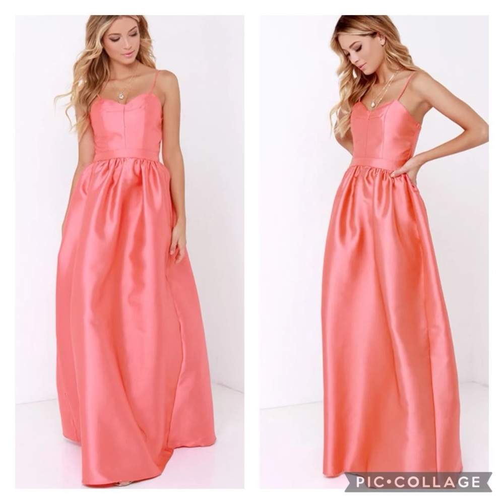 Pretty Long Dress • Size S